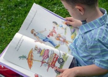 Dia Nacional do Livro: Ação no metrô de São Paulo incentiva a leitura dos passageiros