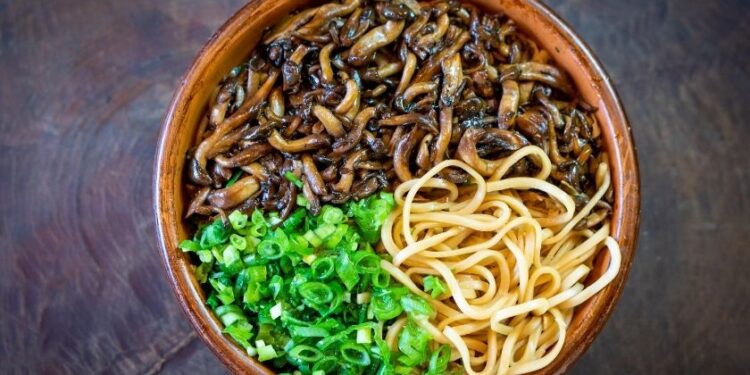 Restaurante Sim Sobá no Campo Belo apresenta novidades no cardápio para o inverno