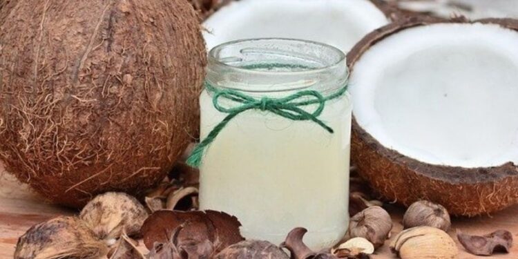 Nutricionista fala sobre os benefícios do óleo de coco para a saúde
