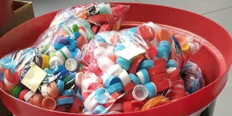 Instituto realiza campanha de arrecadação de tampinhas plásticas nas estações da Linha 5-Lilás de metrô