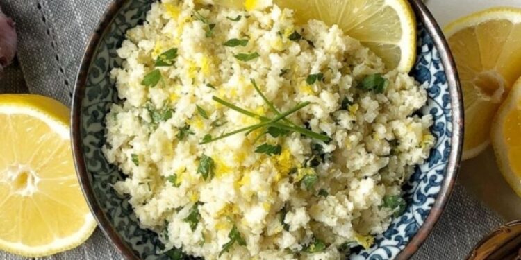 Receita de arroz de couve-flor com creme de coco