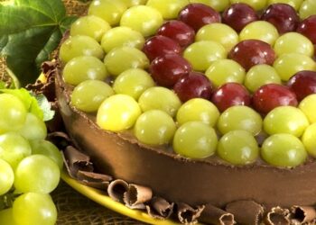 Receita de torta de uva com chocolate